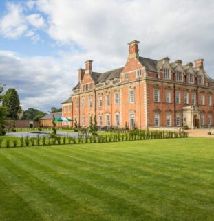 ACKLAM HALL SCOOPS TOP PRIZE AT THE ENGLISH WEDDING AWARDS