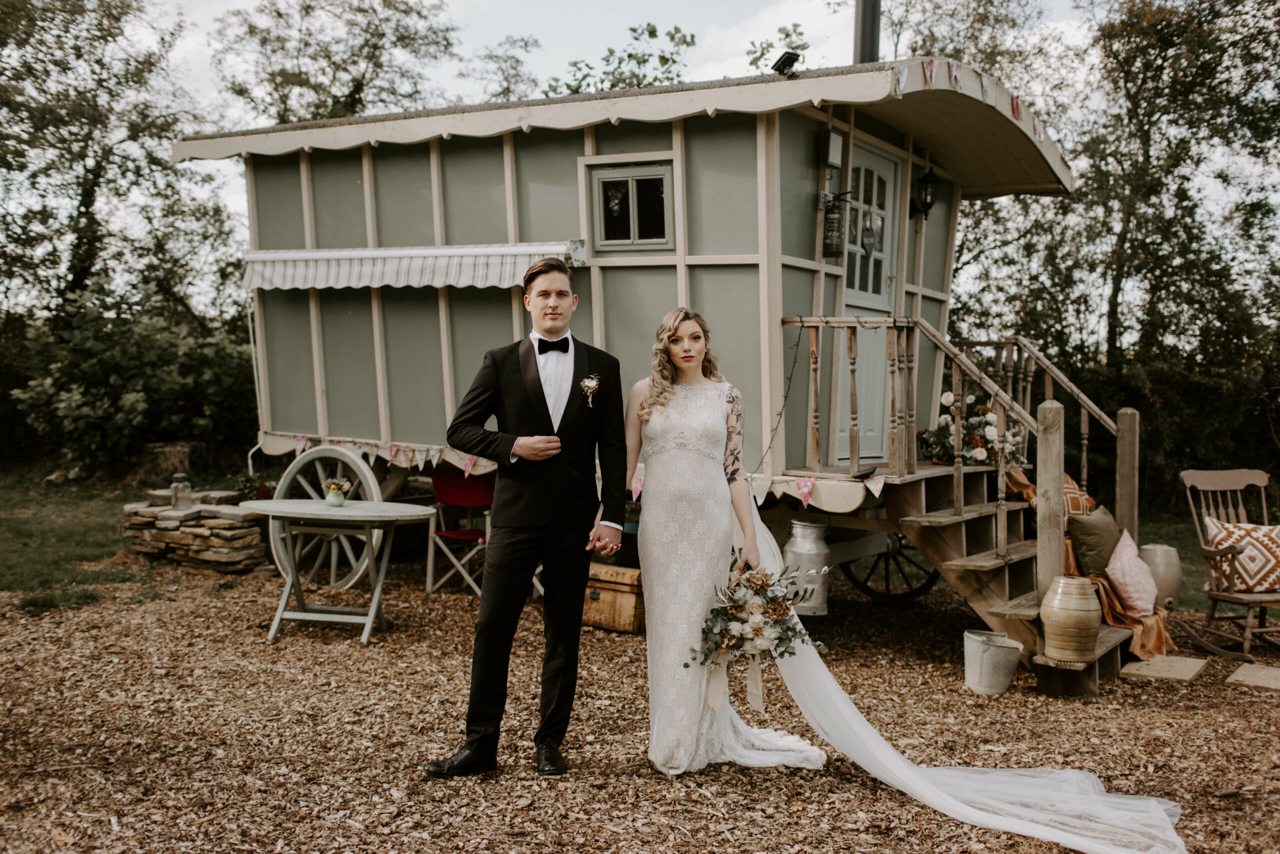 Styled Shoot: Vintage Glamour at The Dutch Barn, Willow and Rust Weddings